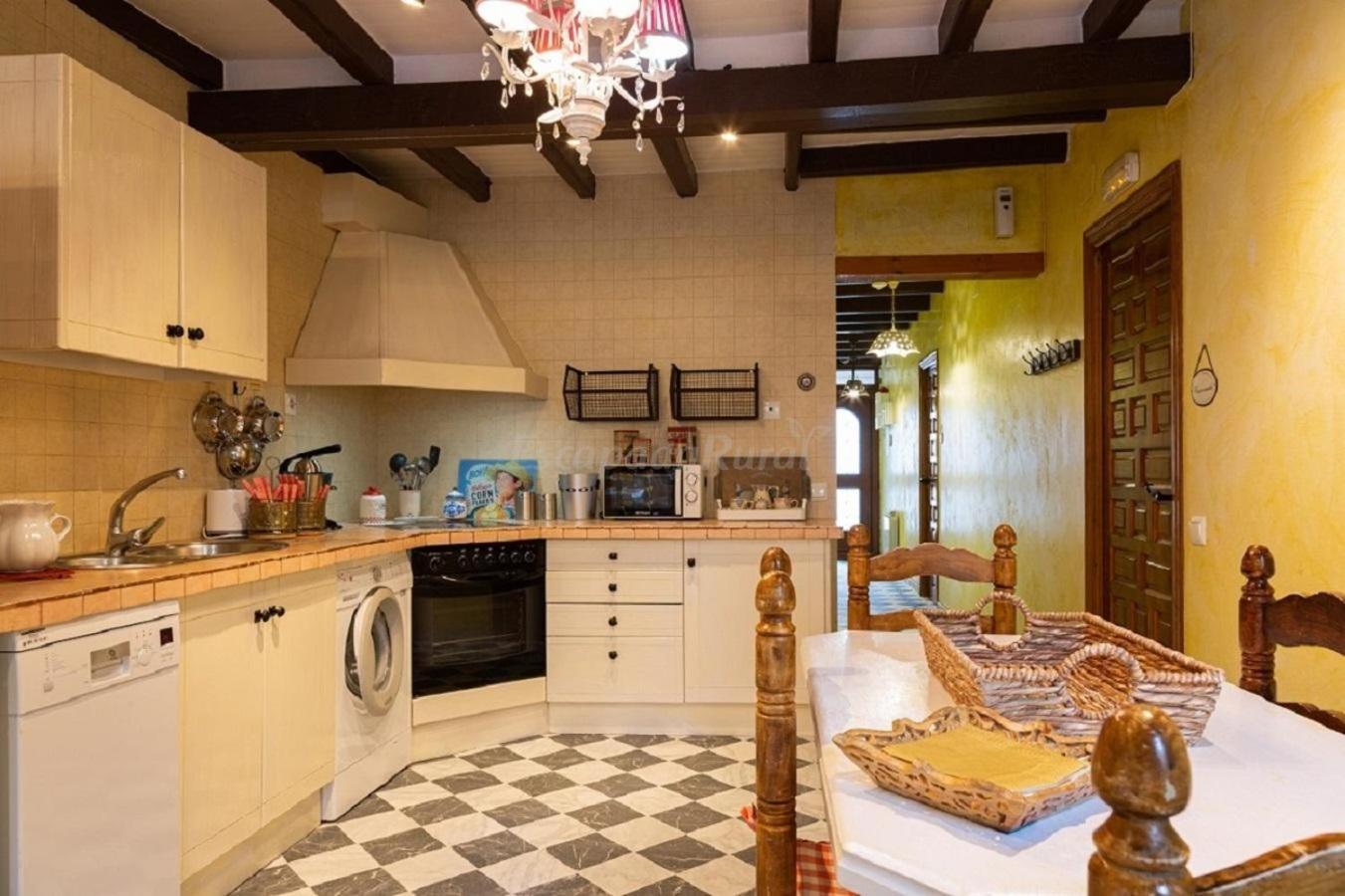 Castronuno Beautiful Alamedas - Una Casa Rural Con Una Historia Unica المظهر الخارجي الصورة